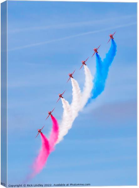 Red Arrows Banking Right Canvas Print by Rick Lindley