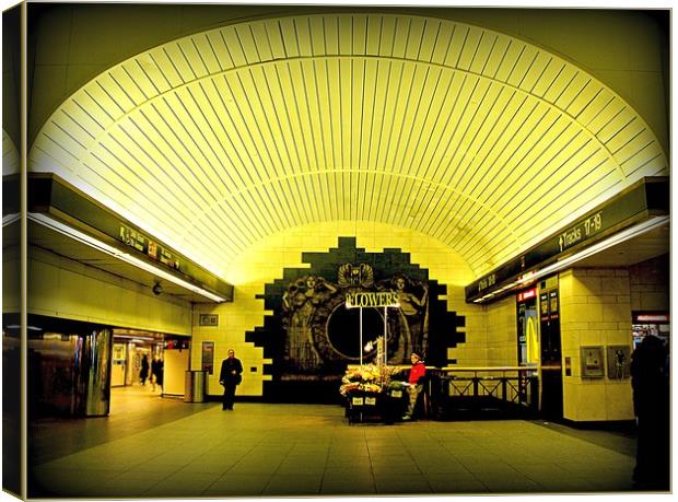 PENN STREET STATION Canvas Print by Sue HASKER