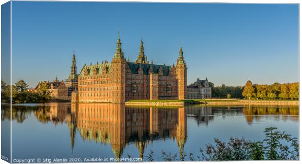 The Royal Frederiksborg Castle in a mirror-gloss reflection at surise  Canvas Print by Stig Alenäs