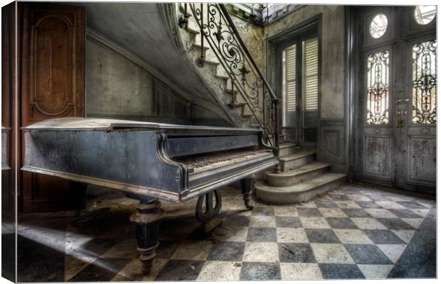 Villa of the Piano Player Canvas Print by Roman Robroek