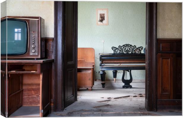 Abandoned Piano in House Canvas Print by Roman Robroek