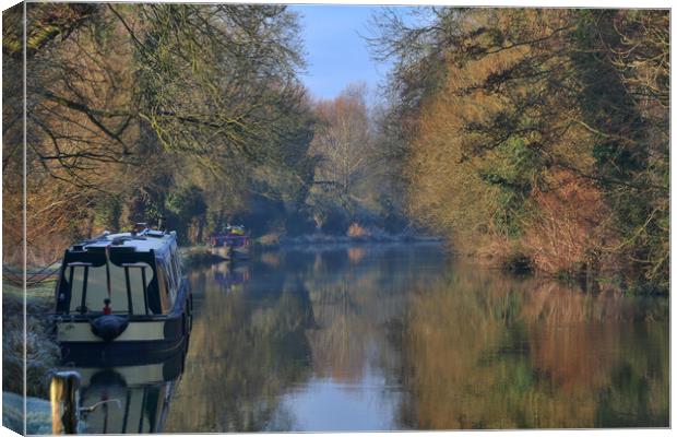 Barge on the Kennet and Avon canal Canvas Print by Simon Marlow