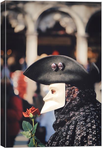 Bauta, typical Venetian carnival mak               Canvas Print by federico stevanin