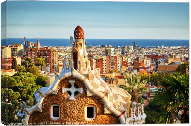 Park Guell House at sunset, in Barcelona Spain Canvas Print by Luis Pina