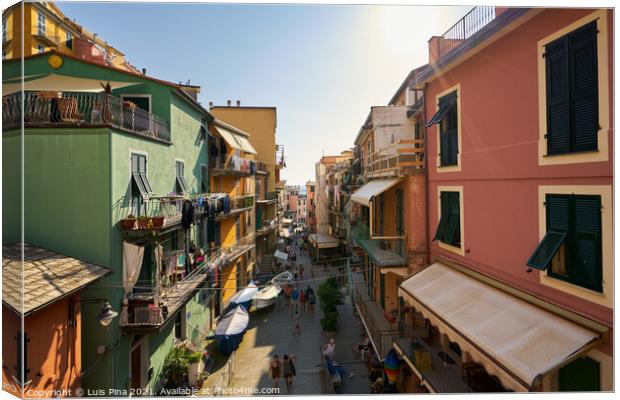 Colorful Manarola street full of tourists in Cinque Terre, Italy Canvas Print by Luis Pina