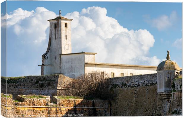 Peniche Fortress with beautiful historic white building and walls, in Portugal Canvas Print by Luis Pina