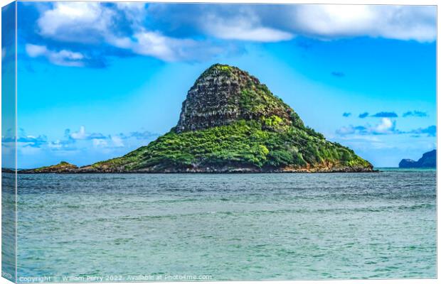 Chinaman's Hat Island Kualoa Park Kaneohe Bay Oahu Hawaii Canvas Print by William Perry