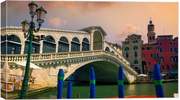 Venice, Italy: Beautiful panorama of the Rialto Bridge, an important symbols of city. It connects the San Marco with the commercial zone. it was originally wooden and was build by Antonio Da Ponte Canvas Print by Arpan Bhatia