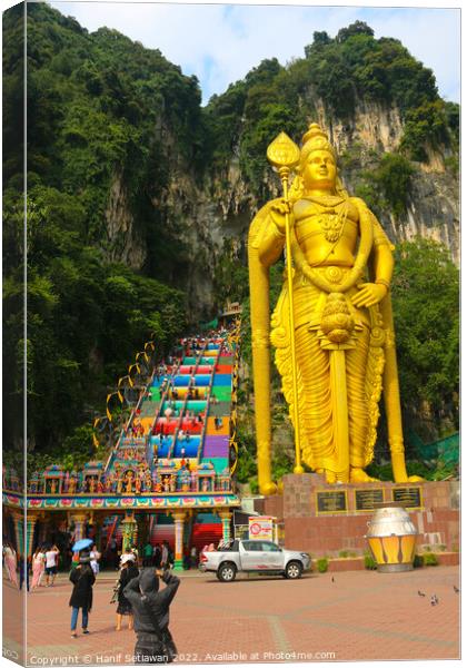 Lord Murugan and stairs to Batu Caves temple 2 Canvas Print by Hanif Setiawan