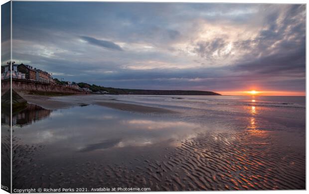 Filey Beach reflections Canvas Print by Richard Perks