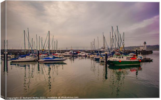 Scarborough Harbour before the storm Canvas Print by Richard Perks
