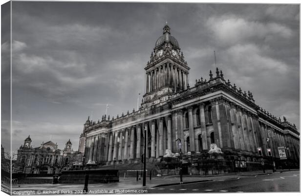 Leeds Town Hall  - Black and White  Canvas Print by Richard Perks