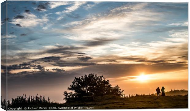 Into the sun Canvas Print by Richard Perks