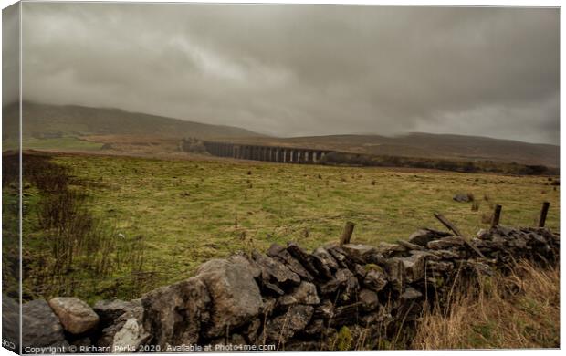 Storm brewing over Ribblehead Canvas Print by Richard Perks
