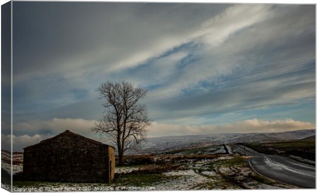 Snow in the yorkshire dales Canvas Print by Richard Perks