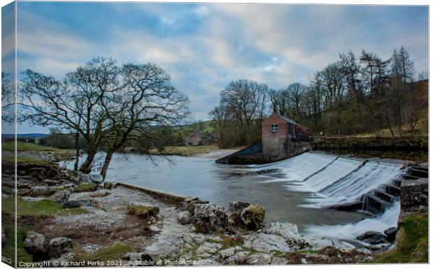 Linton in Wharfedale pump building Canvas Print by Richard Perks
