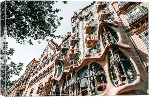 Casa Batllo, Barcelona Architecture, Antoni Gaudi Canvas Print by Radu Bercan