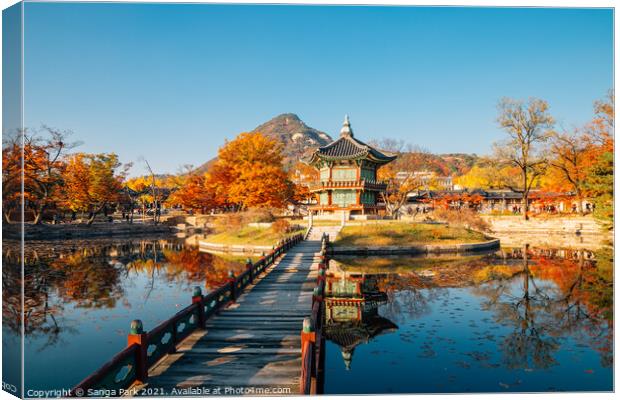 Autumn of Gyeongbokgung Palace in Seoul Canvas Print by Sanga Park