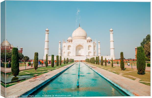 Taj Mahal Canvas Print by Sanga Park