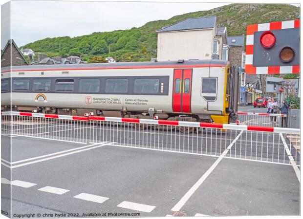 Barmouth Level Crossing Canvas Print by chris hyde