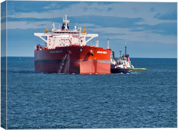 Super Tanker Berthing in Queensferry Canvas Print by chris hyde