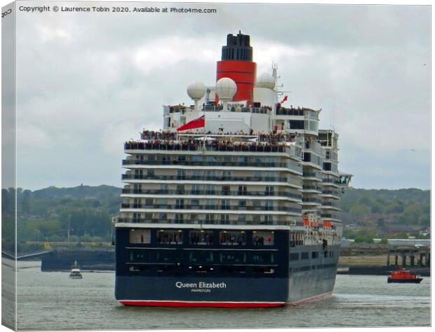 Cruise Liner Queen Elizabeth at Liverpool Canvas Print by Laurence Tobin