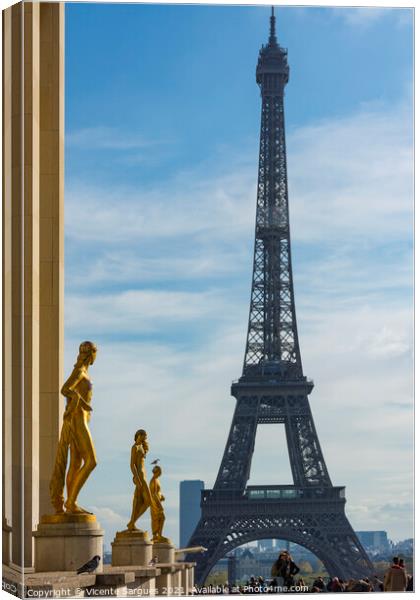 Golden sculptures and Eiffel tower Canvas Print by Vicente Sargues