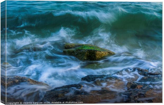 Wave on rocks Canvas Print by Vicente Sargues