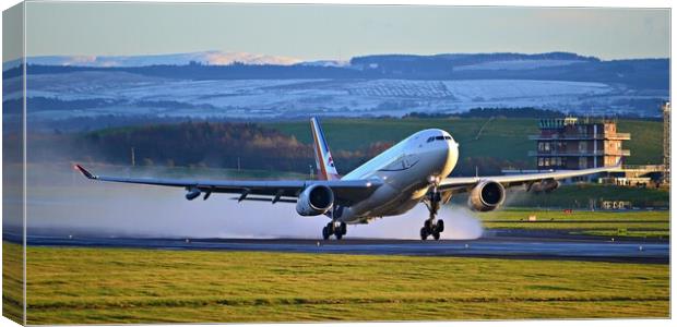 RAF Voyager ZZ336 take-off from Prestwick Canvas Print by Allan Durward Photography