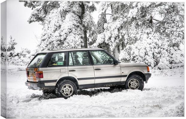 Range Rover P38 in the Snow Canvas Print by Eddie Howland