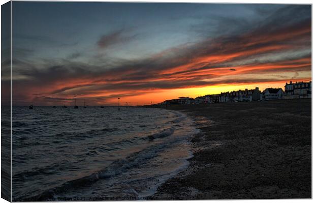 Sunset over the coast at Thorpe Bay, Essex. Canvas Print by Peter Bolton