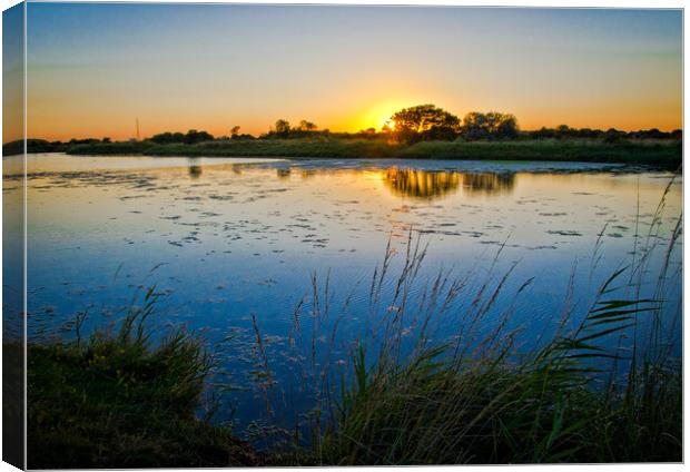 Sunset at he lake at Gunners Park, Shoeburyness, E Canvas Print by Peter Bolton