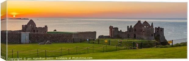 Dunluce castle Northern Ireland Canvas Print by jim Hamilton