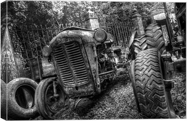 Old Tractor Canvas Print by Simon Case