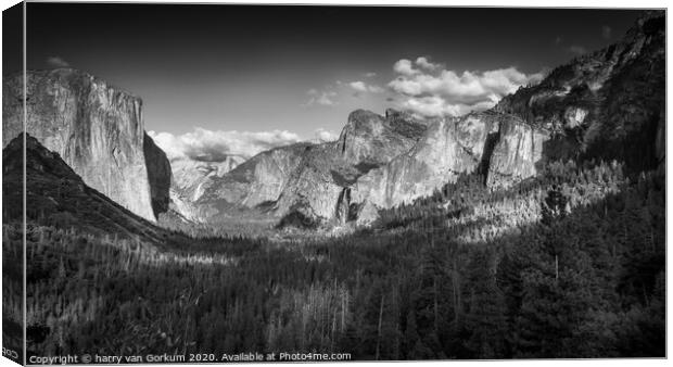 Yosemite Valley in black and white Canvas Print by harry van Gorkum