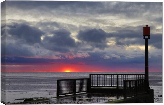 Heacham Beach sunset  Canvas Print by Sam Owen