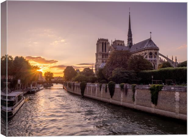 Notre Dame de Paris Canvas Print by Jeff Whyte