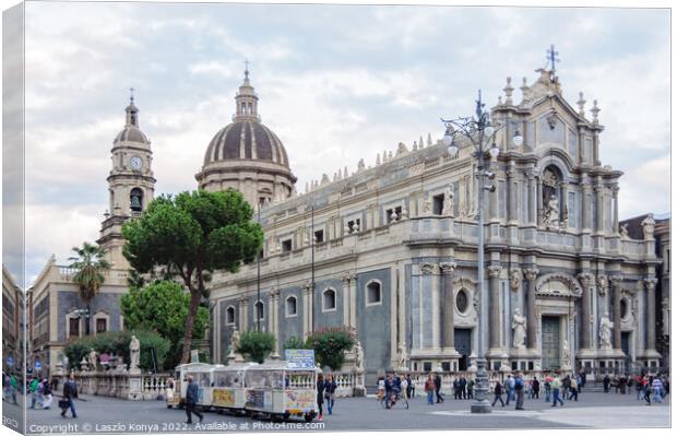 Duomo - Catania Canvas Print by Laszlo Konya