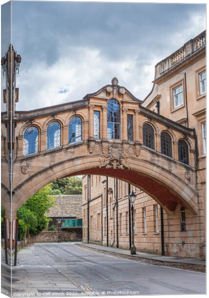Oxford's Bridge of Sighs Canvas Print by Cliff Kinch