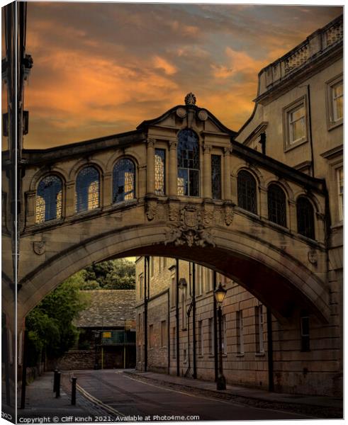 Evening over Bridge of Sighs Oxford Canvas Print by Cliff Kinch