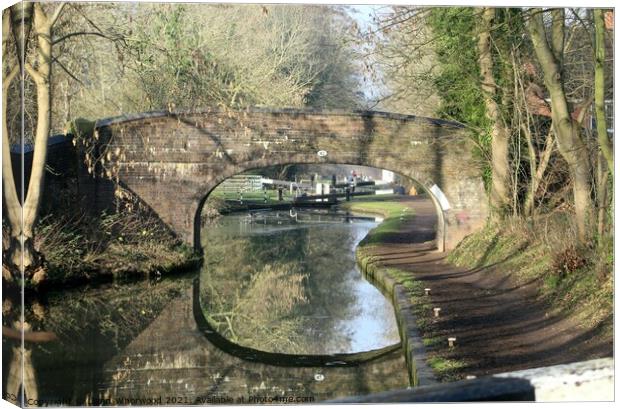 Coventry canal Atherstone  Canvas Print by Liann Whorwood