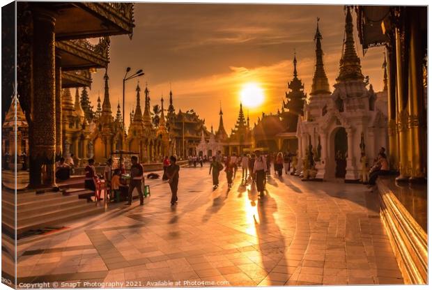 Sunset light on the Shwedagon Pagoda in Yangon, Myanmar Canvas Print by SnapT Photography