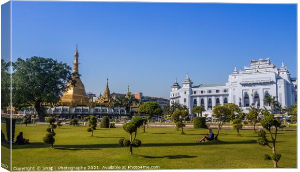 Mahabandula Park, next to the Sule Pagoda and City Hall in central Yangon Canvas Print by SnapT Photography