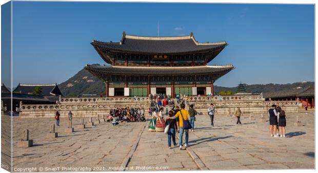 Tourists at the entrance to Gyeongbokgung Palace on a fall day in Seoul Canvas Print by SnapT Photography