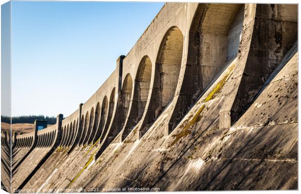 Arches at the top of Clatteringshaws Dam, on the Galloway Hydro Electric Scheme Canvas Print by SnapT Photography