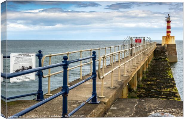 Amble Lighthouse, Northumberland Canvas Print by Jim Monk