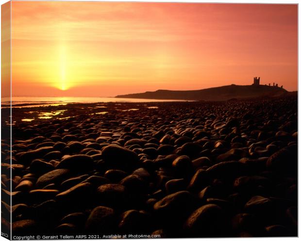 Dunstanburgh Castle, Northumberland, England, UK Canvas Print by Geraint Tellem ARPS