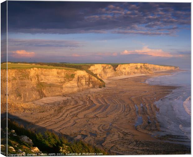 Looking towards Nash Point, South Wales, UK Canvas Print by Geraint Tellem ARPS