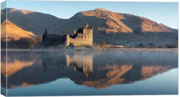 Golden light on Kilchurn Castle  Canvas Print by Anthony McGeever
