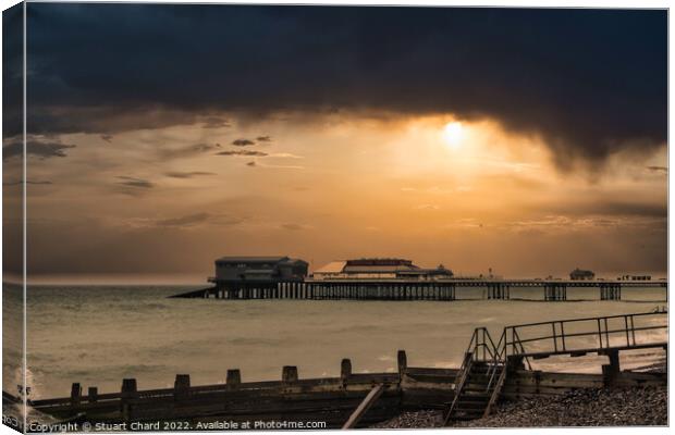 A sunset over Cromer pier in winter Canvas Print by Stuart Chard